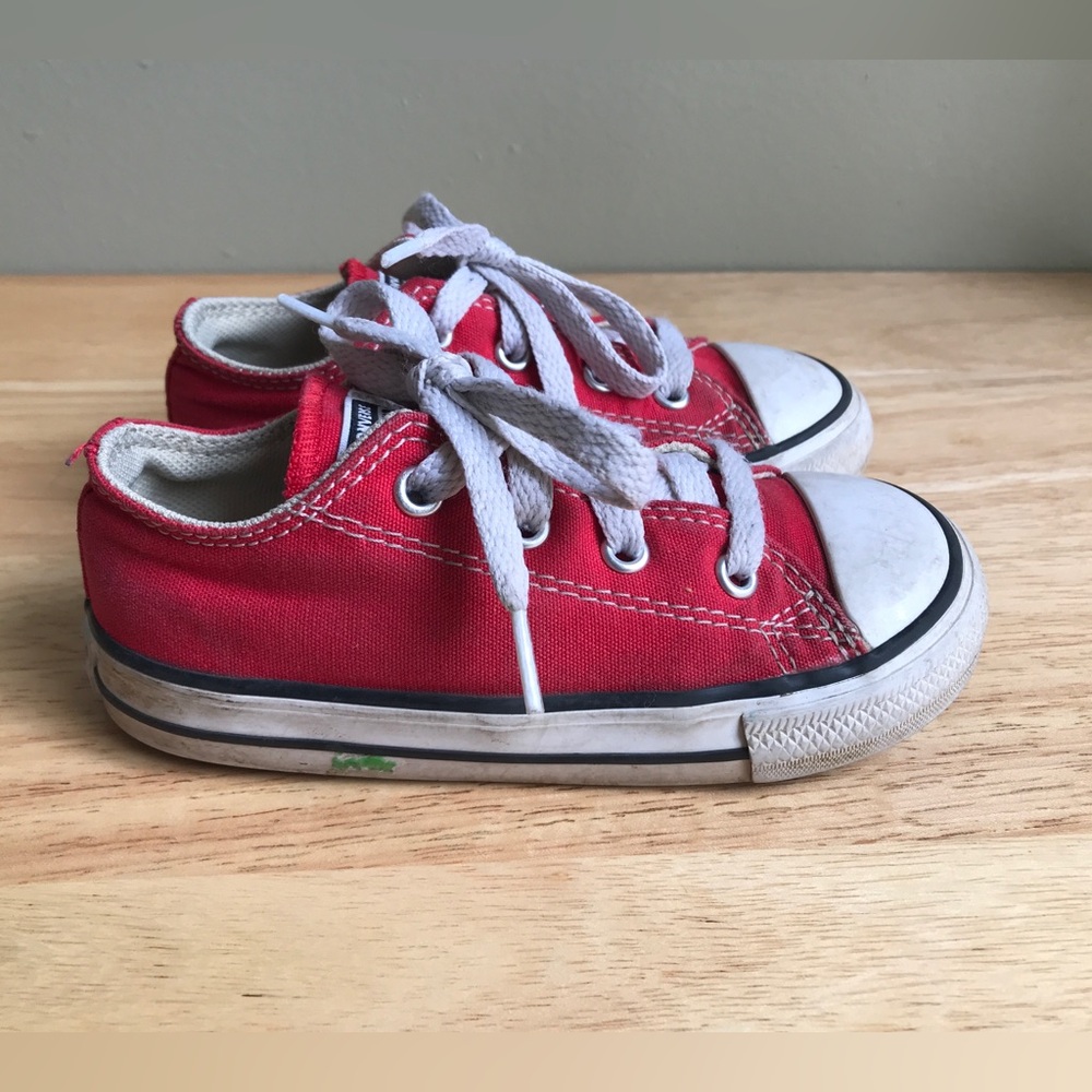 Converse Chuck Taylor Ox Low Sneaker Red Size: US Toddler 8 EUR 24 CM 15